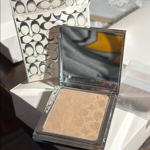 Coach shimmer powder NWT